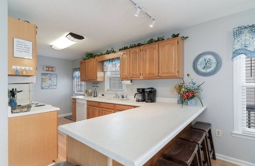 Surfside Beach House | 🌞WANT TO BOOK FOR 2027? SEND INQUIRY WITH YOUR DATES, OCEANVIEW* 2 GOLF CARTS🌊