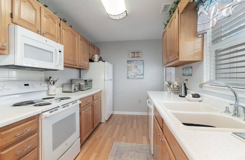 Surfside Beach House | 🌞WANT TO BOOK FOR 2027? SEND INQUIRY WITH YOUR DATES, OCEANVIEW* 2 GOLF CARTS🌊