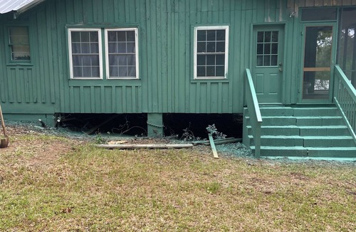 Ridgeway Cabin | Wateree Lake,2 bedroom, 2 bath house, Fairfield side, dock, boat ramp, rustic.