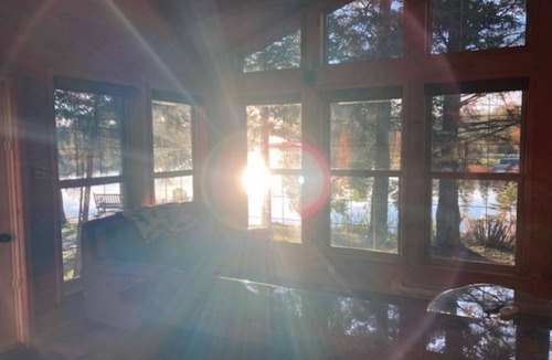 Pointe du Bois Cabin | Waterfront Bliss: 360° Views at Tall Pine Point