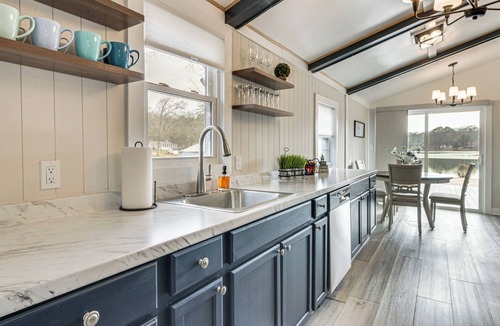 Lancaster House | Waterfront Cottage at Cedar Pines Lake