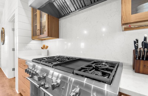 West Beach Cottage | Waterfront! Renovated, river view, community pool and dock