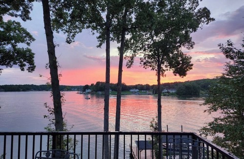 High Point House | !We have water! "Views to die for" Near HFB/Dock/Kayaks/Grill/GmRm/OutdoorSpaces