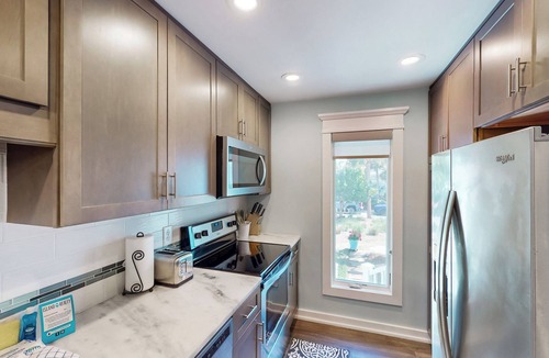 Isle of Palms House | Wild Dunes beach home-waterway view, screened porch, walk to shops!