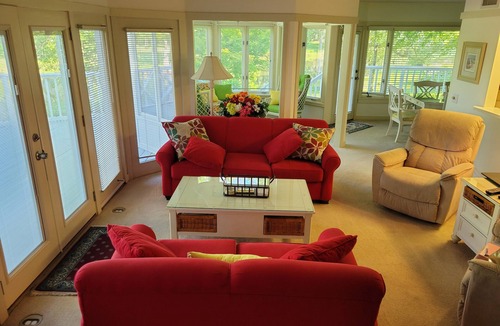 Arcadian Shores Villa | Wonderful Oasis in Kingston Plantation, near the Embassy and Hilton.