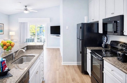 Ocean Drive Cottage | Wyndham at The Cottages - 4BR Suite - Sleeps 14 - Resort Pools, & Beach Access