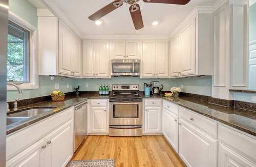 West Beach Cottage | Yards to the beach, charming cottage