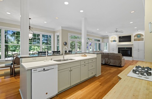 Melrose on the Beach House | Yellow Palmetto Retreat 4BDRM with Golf Cart