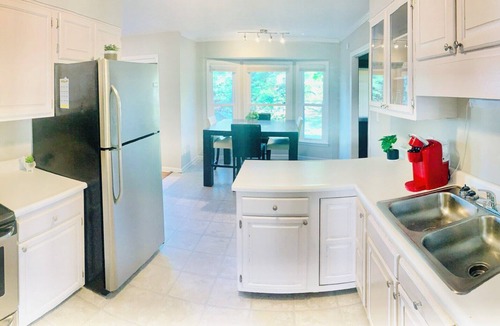 Westover House | ⁂Your Cozy Home-Minutes to Base, 15min to Downtown ⁂