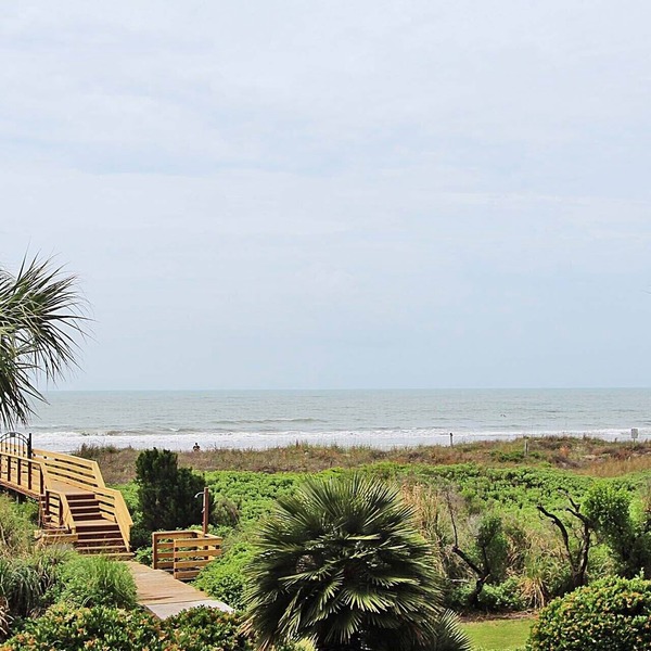LUXURY! SPACIOUS OCEANFRONT W/DIRECT BEACH & POOL ACCESS FROM PRIVATE DECK