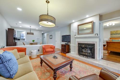 1 Mi to BOA Stadium! Walkable Condo w/Porch