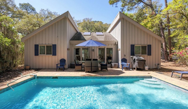 10 Lawton Road: Sea Pines home with Private Pool. 3BD/2BT/Sleeps 8