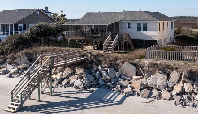 1589 E Ashley Wayward Whims Oceanfront Classic Folly Cottage