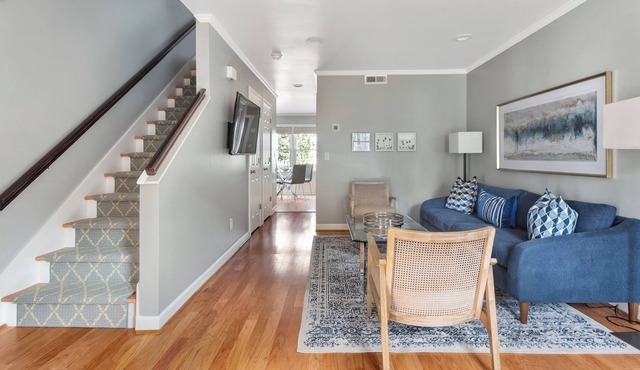 16 Short St