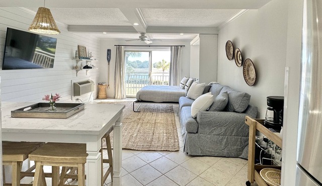 1807 Bluff Villa - STUDIO! PRIVATE BEACH ACCESS! SOUTH BEACH MARINA!