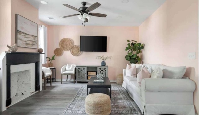 1880s Charleston Single. Bermuda Suite one bedroom
