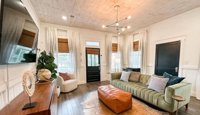 1920's Roaring Downtown Charleston Cottage