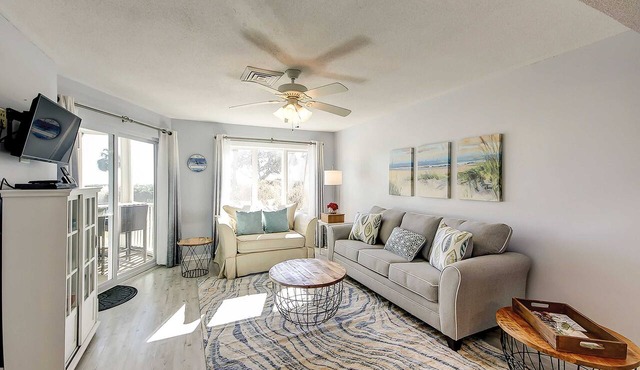 1st-floor condo with beach access, patio, & outdoor pool - snowbirds welcome