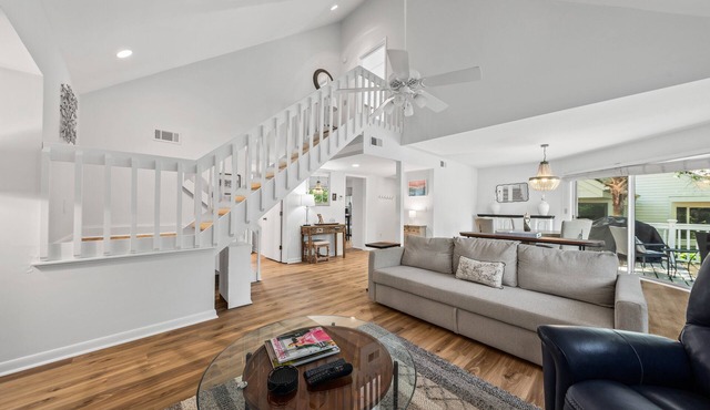 2 Bed/2 Bath Spinnaker! Walk to the Beach & Pools! Amenity access included!