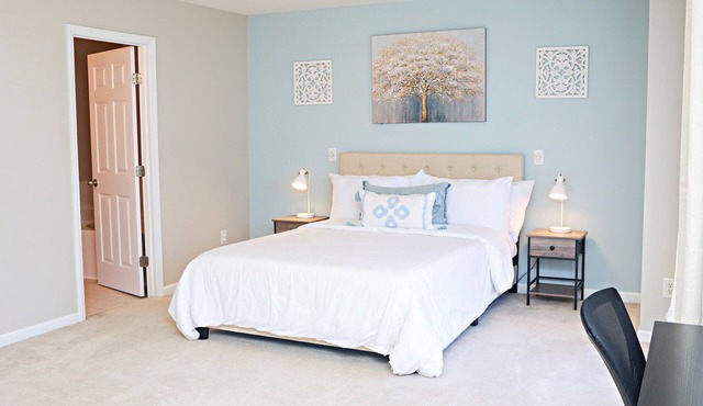 2 Bedroom 2.5 Baths: Elegant Retreat with Cozy Workspace, Perfect for Families!
