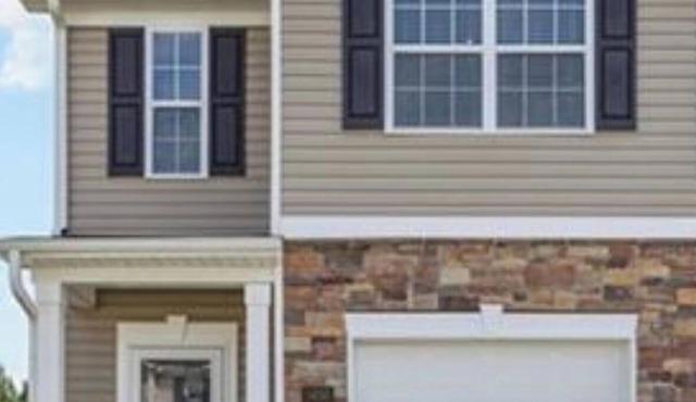2 bedroom, 2.5 in charming Trinity privacy, I-85 and downtown High Point.