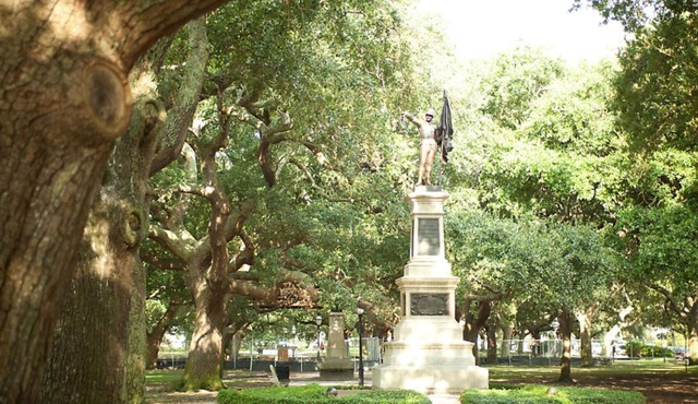 2 Bedroom Condo, Sleeps 6, Lodge Alley Inn in Charleston!