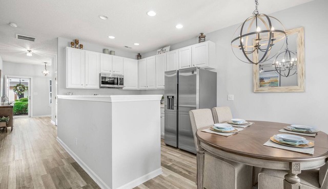 2 Bedroom Home. 13 Minutes to Elon