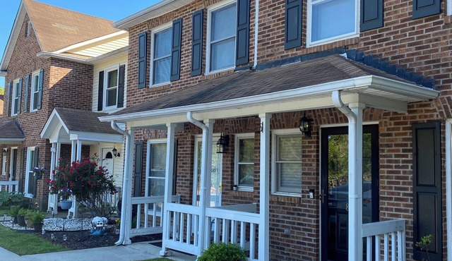2-bedroom townhome in superb Summerville