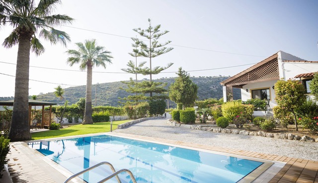 2 bedrooms+studio, ideal for kids, 36m² pool, 2.500m² garden, 2,5km from town in Rethimno