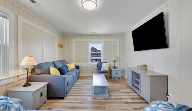 200 steps to ocean! North Myrtle Beach upper duplex unit, pet friendly!