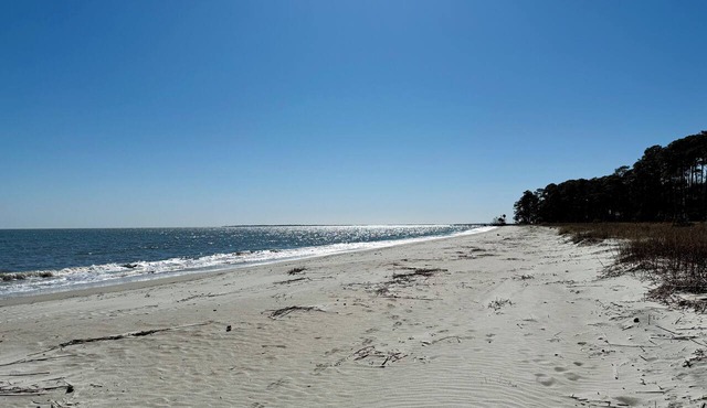 2Bed/2Bath villa on Daufuskie - Steps from the beach, with a screened-in porch!