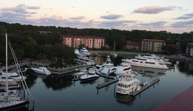 2BR Hilton Head Villa (Harbour Town) July 4 getaway for family & friends.