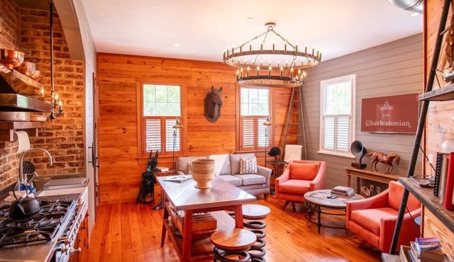 2BR Historic Apt | King St 3 Blocks | Porch, Parking, Full Kitchen | Charleston