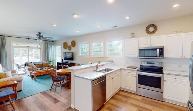 2BR Lakeside Villa at Litchfield by the Sea