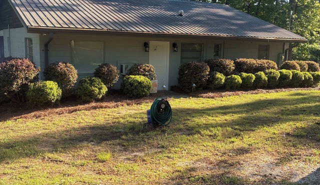 3-bdrm/2bath house on Lake Wateree with cool AC and Private Boat Dock!