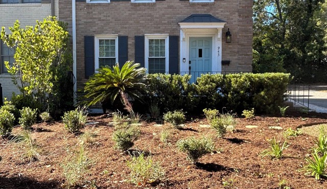 3 bdrm located between Sullivan’sIsland Beach and Downtown Chs
