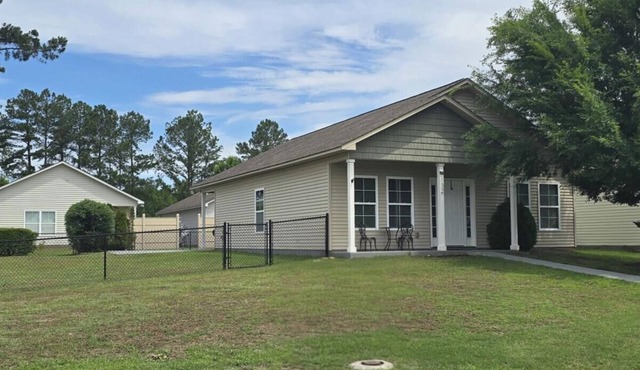3 Bed/2 Bath Cottage Home near City Center!