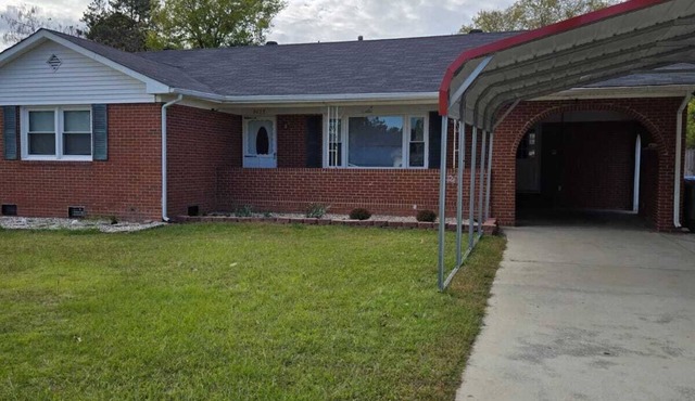 3-bedroom house in tranquil Fayetteville with AC for relaxing stays two