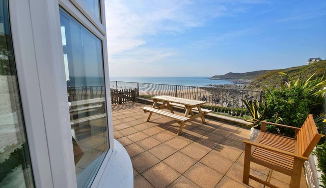 3 bedroom Woolacombe seafront property with stunning sea views in Woolacombe