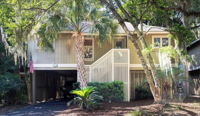 3 BR/2BA Screened Porch Cottage! Amenity Access Included!