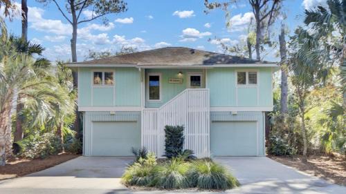 3 Twin Oaks Lane by AvantStay