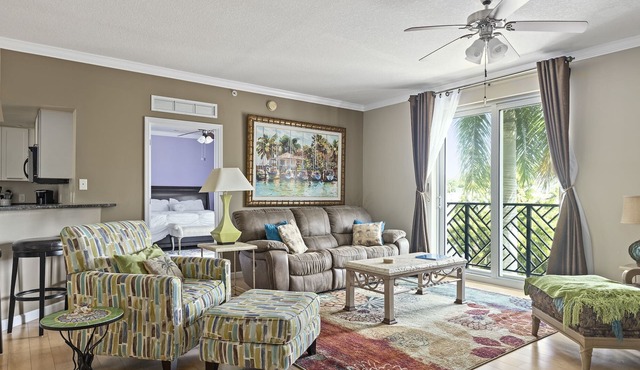 3bed/2ba DOWNTOWN DELRAY BEACH, WALK TO BEACH, FOOD & SHOPS! PINEAPPLE GROVE! in Delray Beach