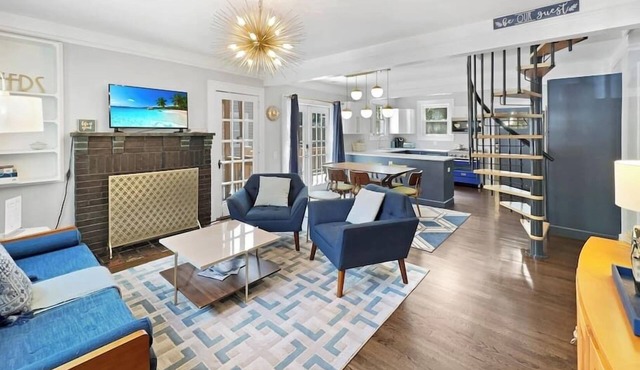 3BR Riverland Terrace | Walk to Theater + Eats