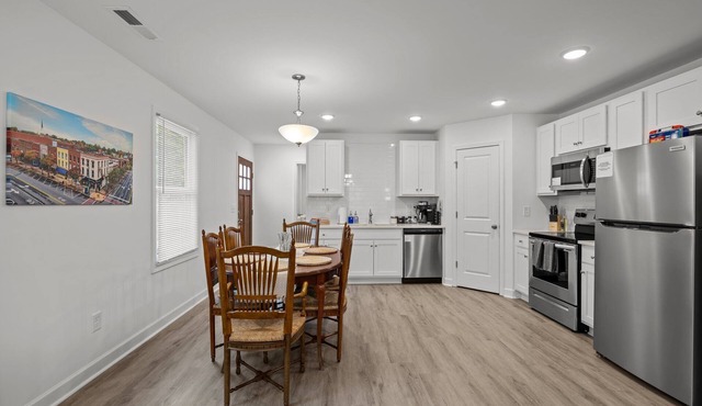 3BR Walkable Downtown Retreat ~ King Bed + Porch