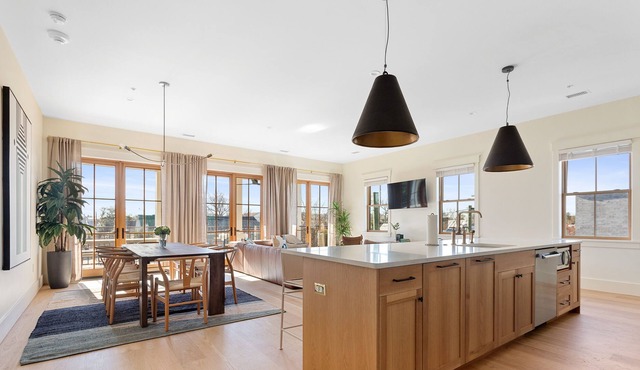 3rd Floor Penthouse: Expansive Private Balcony
