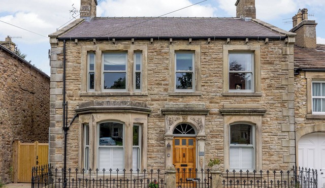 4 bedroom accommodation in West Burton in West Burton
