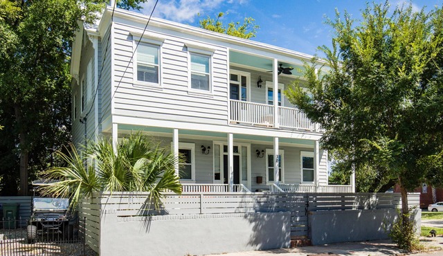 4 Beds/3 Bath Downtown 2 Blocks to King 3 Parking Spaces
