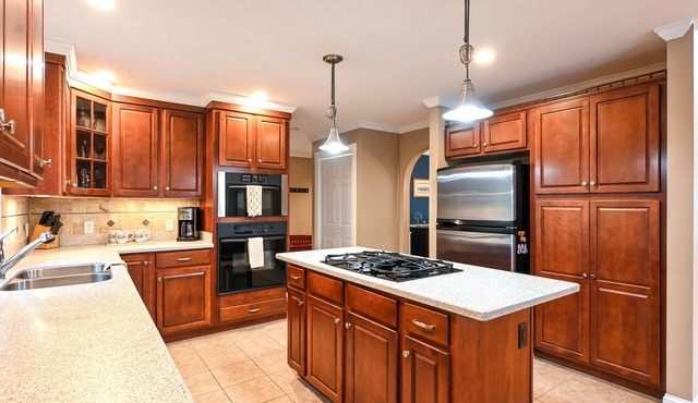4BR, 3.5 BA, Kid-Friendly, Private, A/C, 5min to Beach in Saco