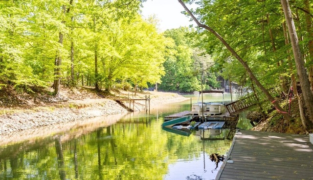 4BR Lake Norman Retreat Private Cove + Luxury Lakefront Living