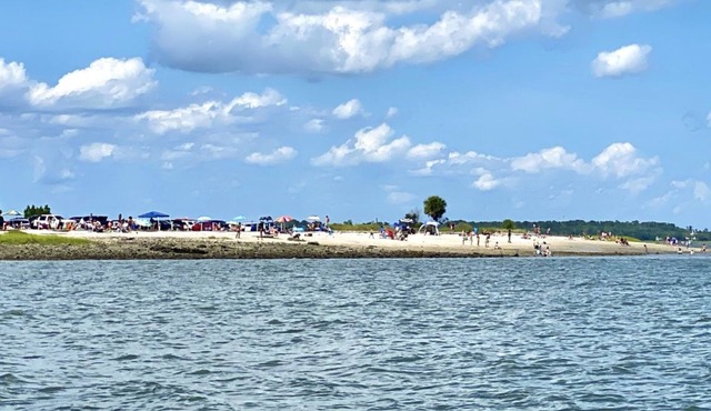 5 minutes from the beach. 10 minutes to see your Marine graduate!